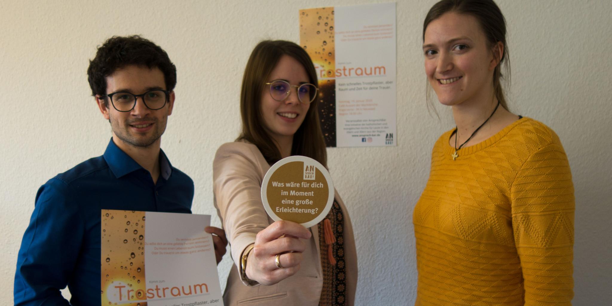 Christopher Hoffmann, Madeleine Esch und Julia Arfmann-Knübel (von links) vom Orga-Team 'Trostraum'