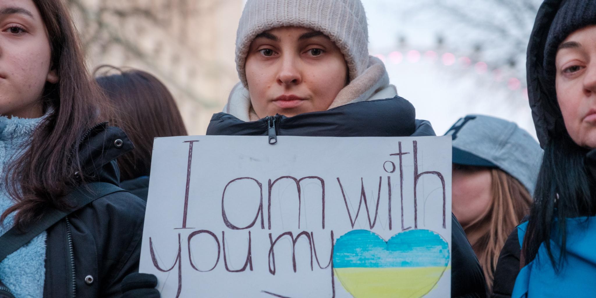 Junge Ukrainer zeigen in London ihre Unterstützung und Liebe für ihre Landsleute.