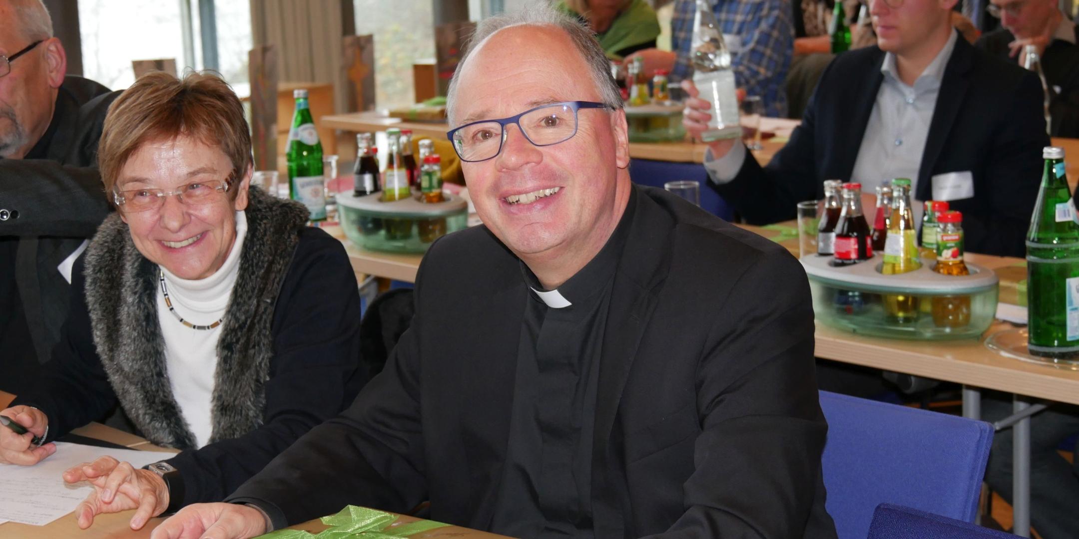 Bischof Dr. Stephan Ackermann zu Gast bei der Caritas-Vertreterversammlung (Fotos: Caritasverband)