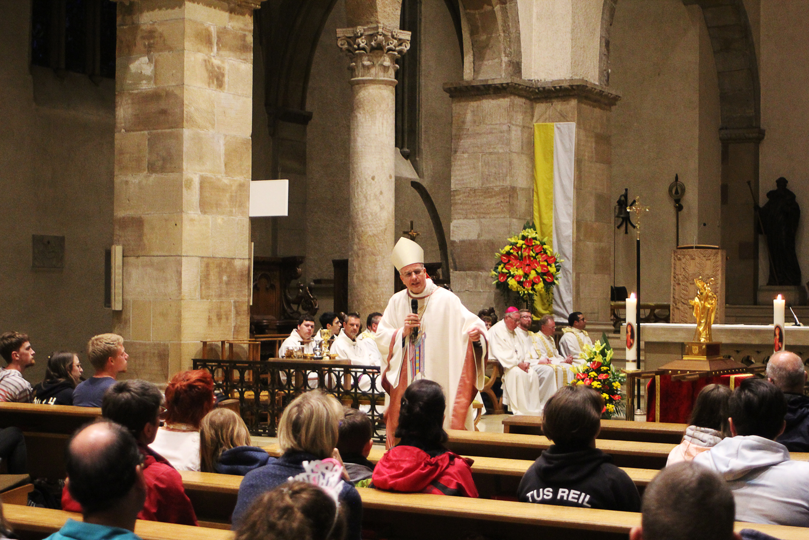 Weihbischof Peters feierte mit den Jugendlichen einen Gottesdienst