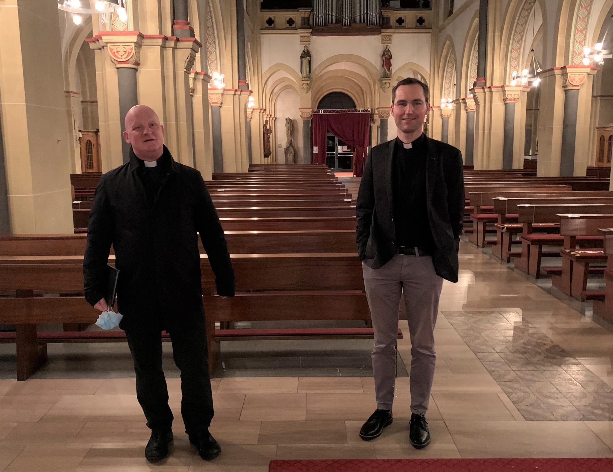 Pastor Michael Wilhelm und Kaplan Peter Zillgen hatten die Idee zu dem ungewöhnlichen Gottesdienst. Foto: uk