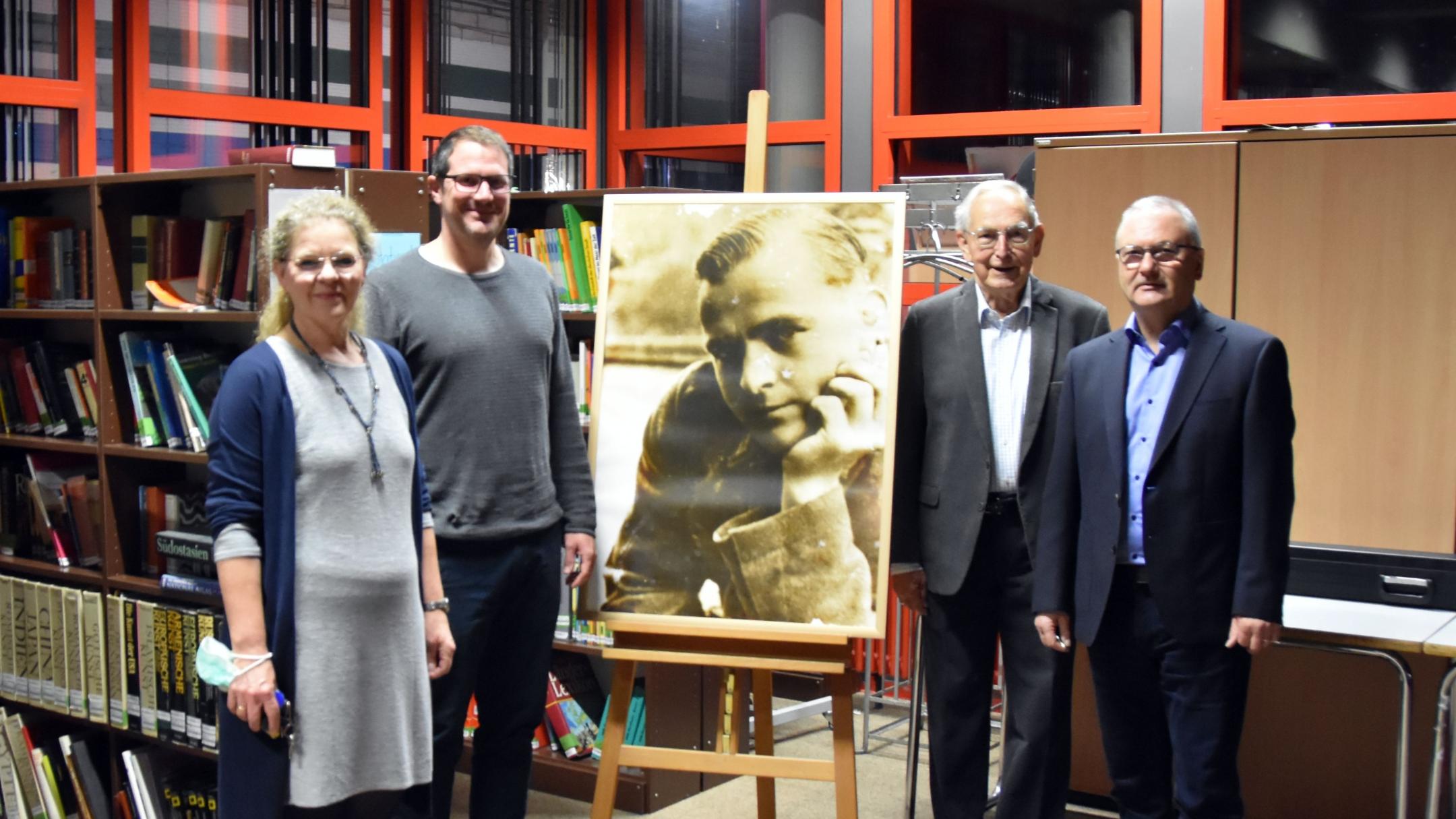 Fachdidaktikleiterin Annemarie Reimers, der Schulleiter der Willi-Graf-Realschule Stephan Arnold, Joachim Baez und der Schulleiter des Willi-Graf-Gymnasiums Stefan Kilz. Foto: Ute Kirch/Bistum Trier