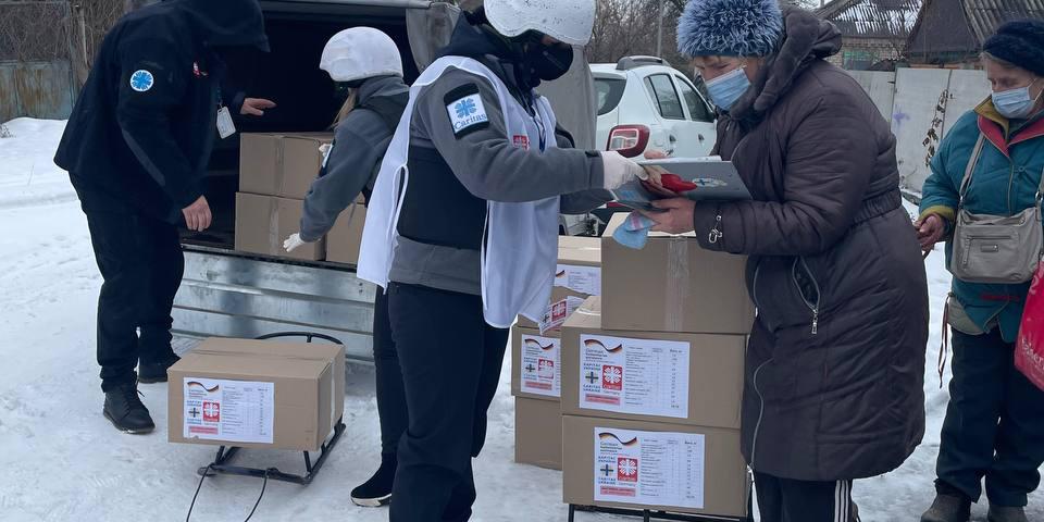 Mobile Teams der Caritas liefern Heizmaterial, Lebensmittel und warme Kleidung in der Ostukraine (Januar 2022). Foto: Caritas Ukraine