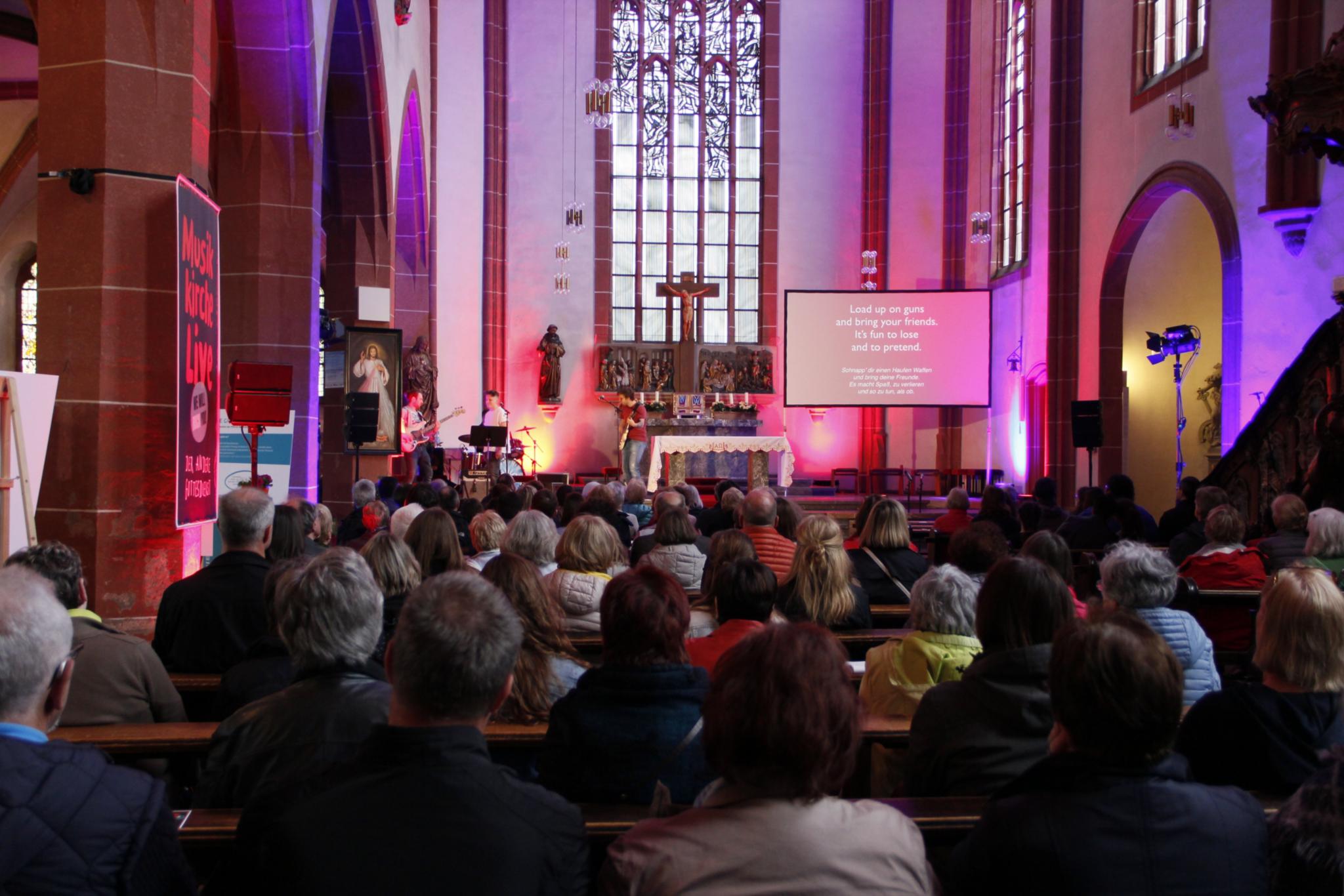 Einen etwas anderen Gottesdienst feierte das Team der 'MusikKirche Live' in der Antoniuskirche