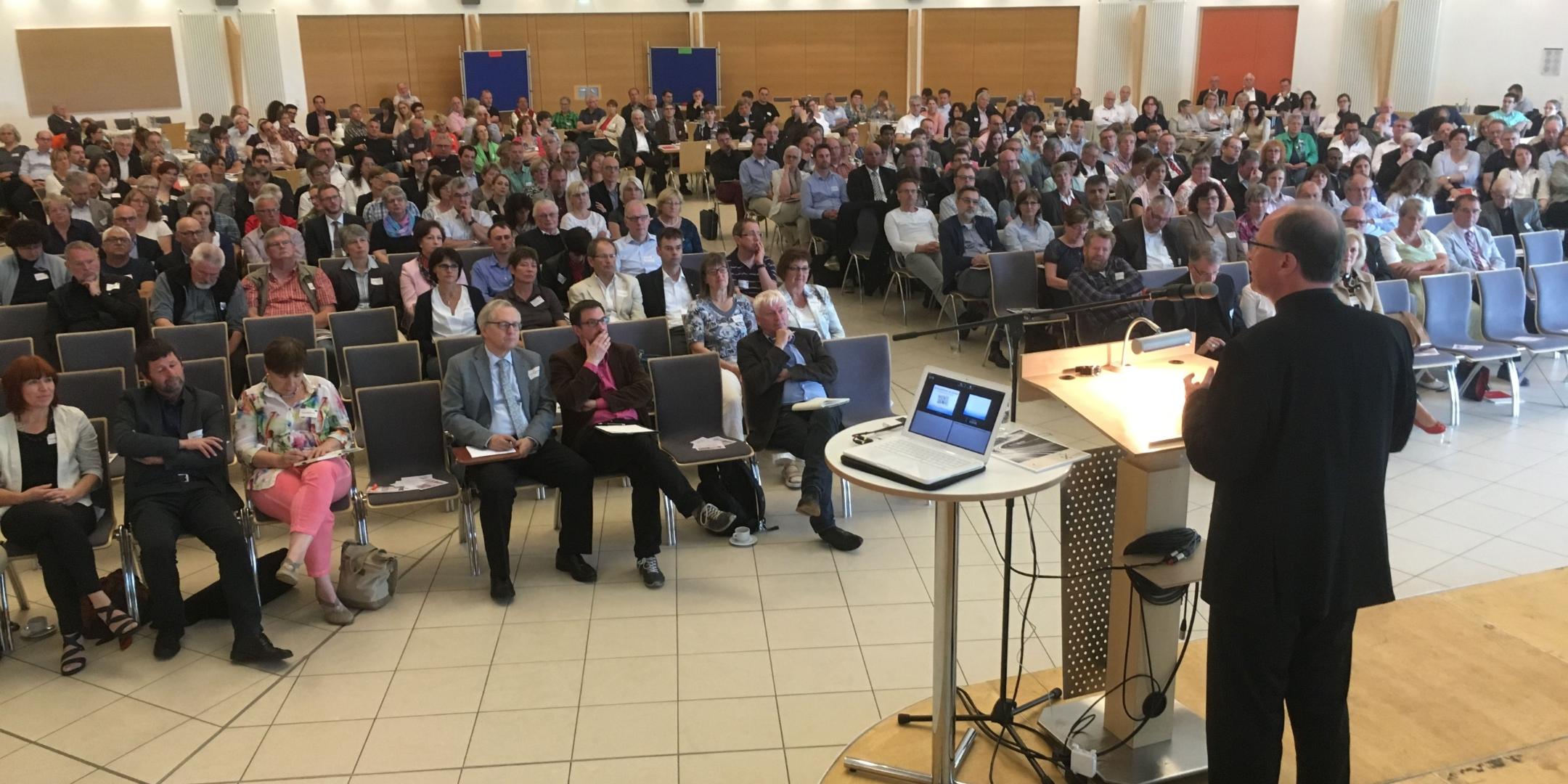 Gut besuchtes Austauschforum in der Kulturhalle in Ochtendung