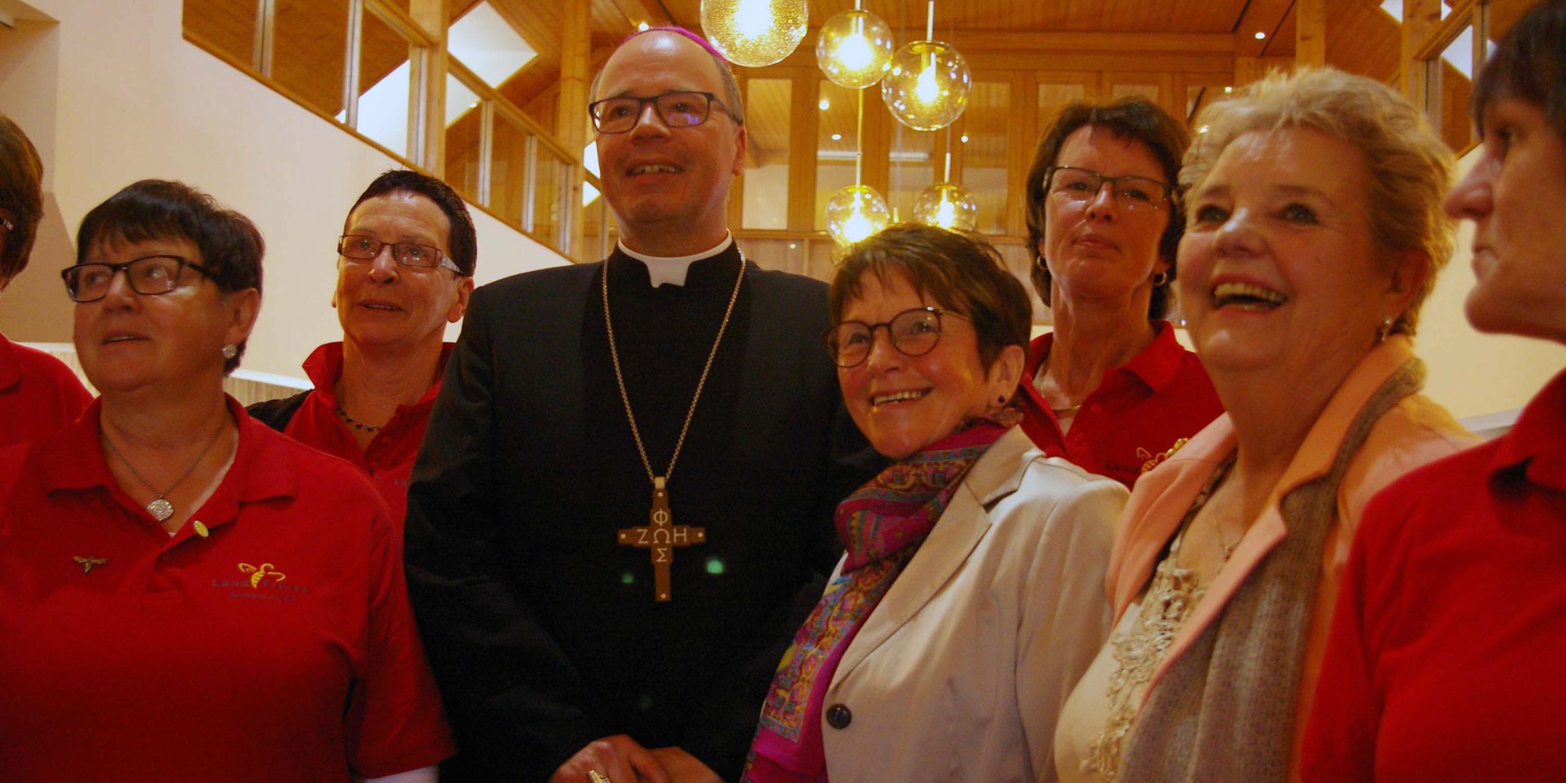 Bischof Ackermann war zu Gast bei den Arzfelder Landfrauen
