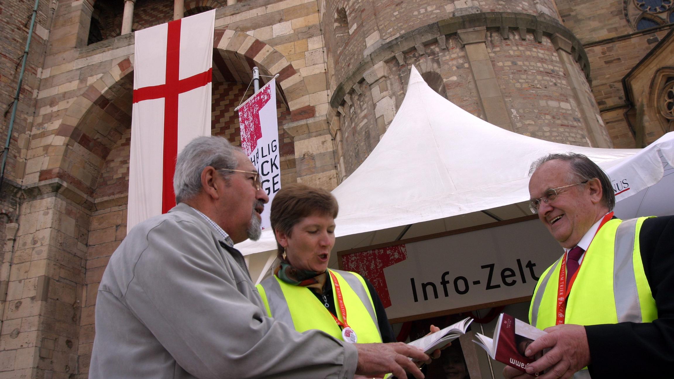 Die Helferinnen und Helfer im Einsatz.