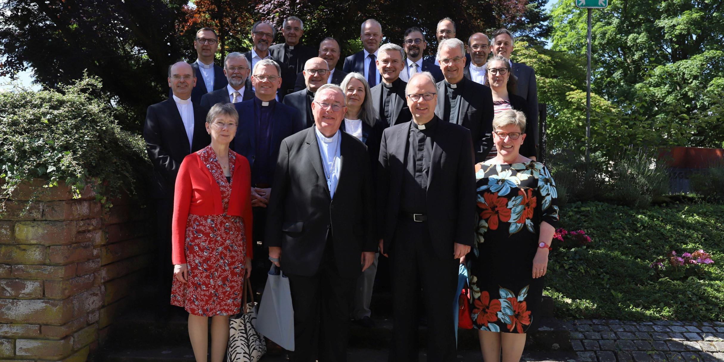 Im Juni diesen Jahres war Erzbischof Hollerich (1. Reihe, Mitte) mit einer Delegation zu Gast in Trier