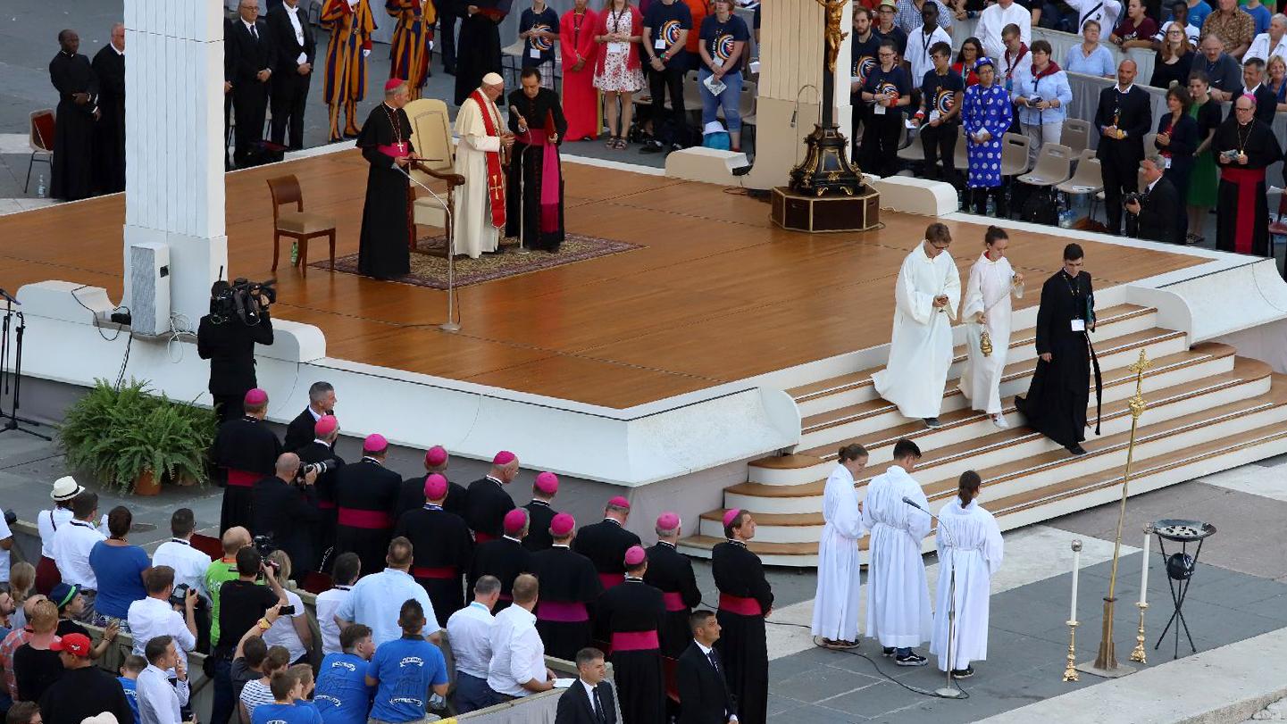 Papst Franziskus rief den Tausenden Ministranten zu, sie mögen sich für den Frieden einsetzen.