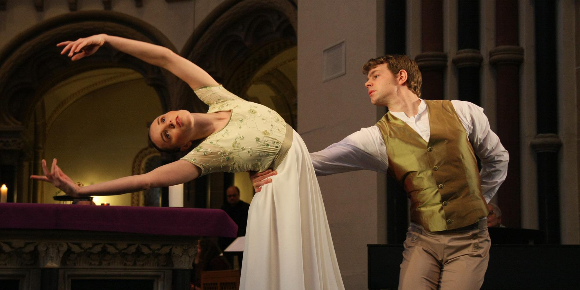Meea Laitinen und Nathaniel Yelton boten einen Tanz aus dem Ballettabend 'Tausend Grüße' zu Musik von Robert Schumann dar.