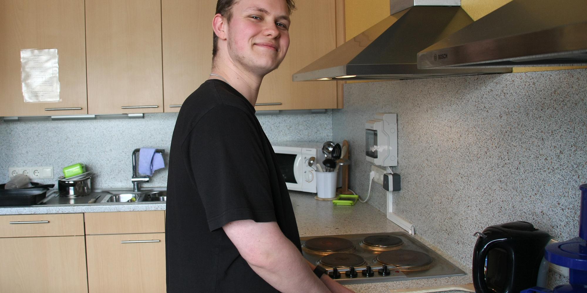Tim Garbsch ist im Kolpinghaus zum Beispiel auch für das Einkaufen und Kochen mit jungen unbegleiteten Flüchtlingen zuständig.