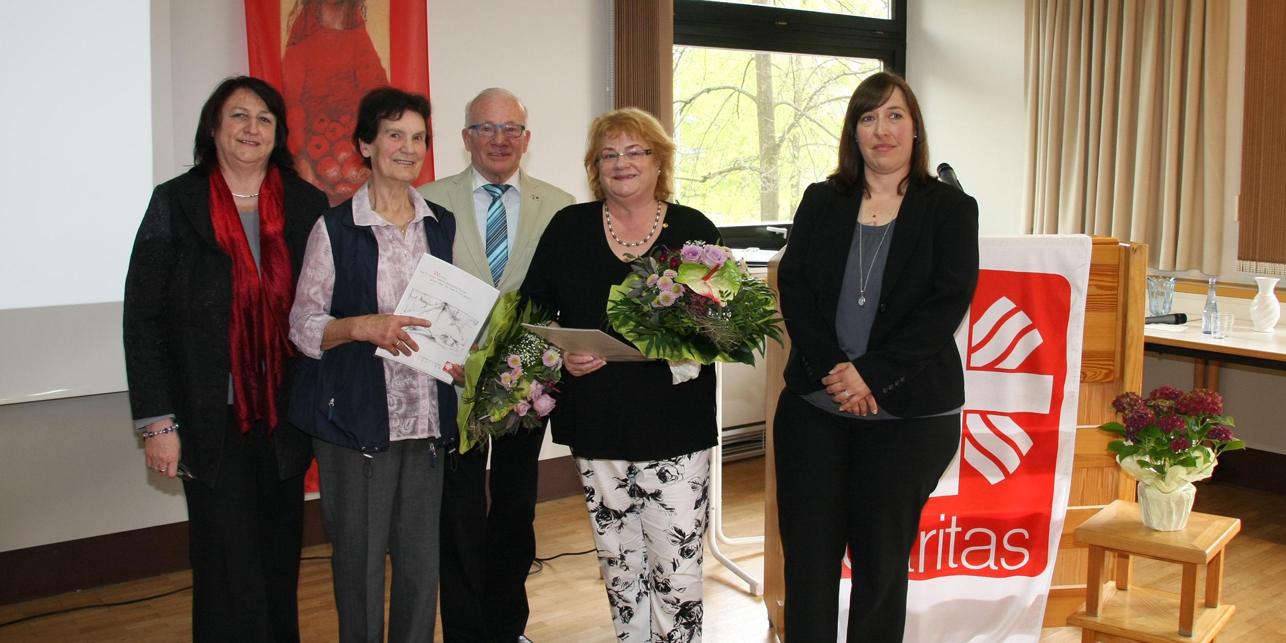 Claudia Pauly, Elfriede Gerl, Werner Hammes, Judith Höfer und Sonja Maibach (v.l.) beim Festakt zu 20 Jahre Schöppche Neuwied