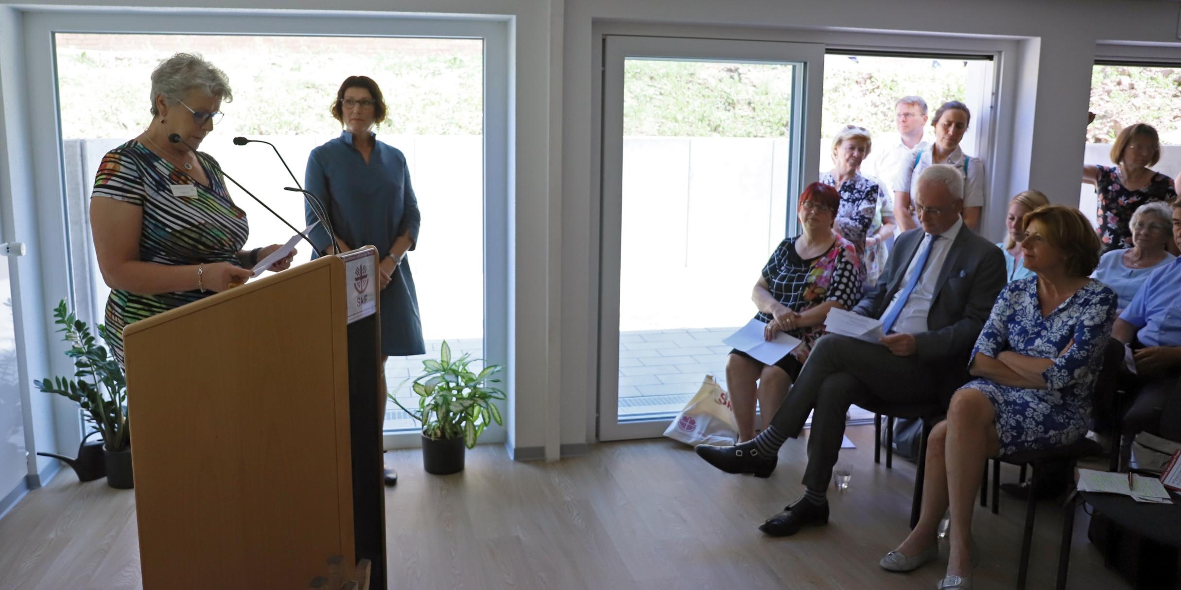 SkF-Vorstandsvorsitzende Annette Laux begrüßte die Gäste
