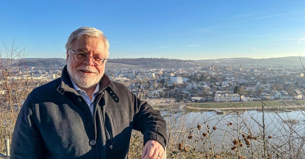 Hoch über der Stadt Trier blickt Dr. Bernd Kettern auf sein Lebenswerk zurück.