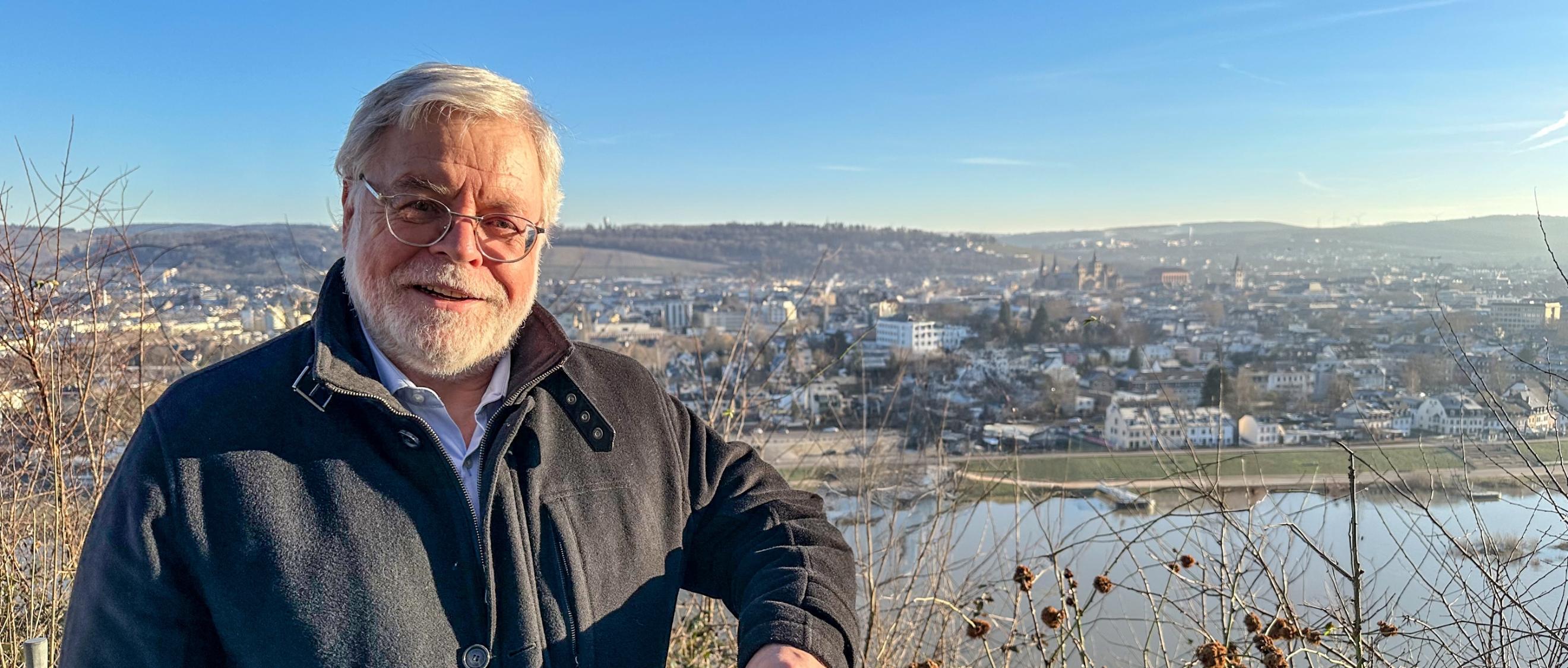 Hoch über der Stadt Trier blickt Dr. Bernd Kettern auf sein Lebenswerk zurück.