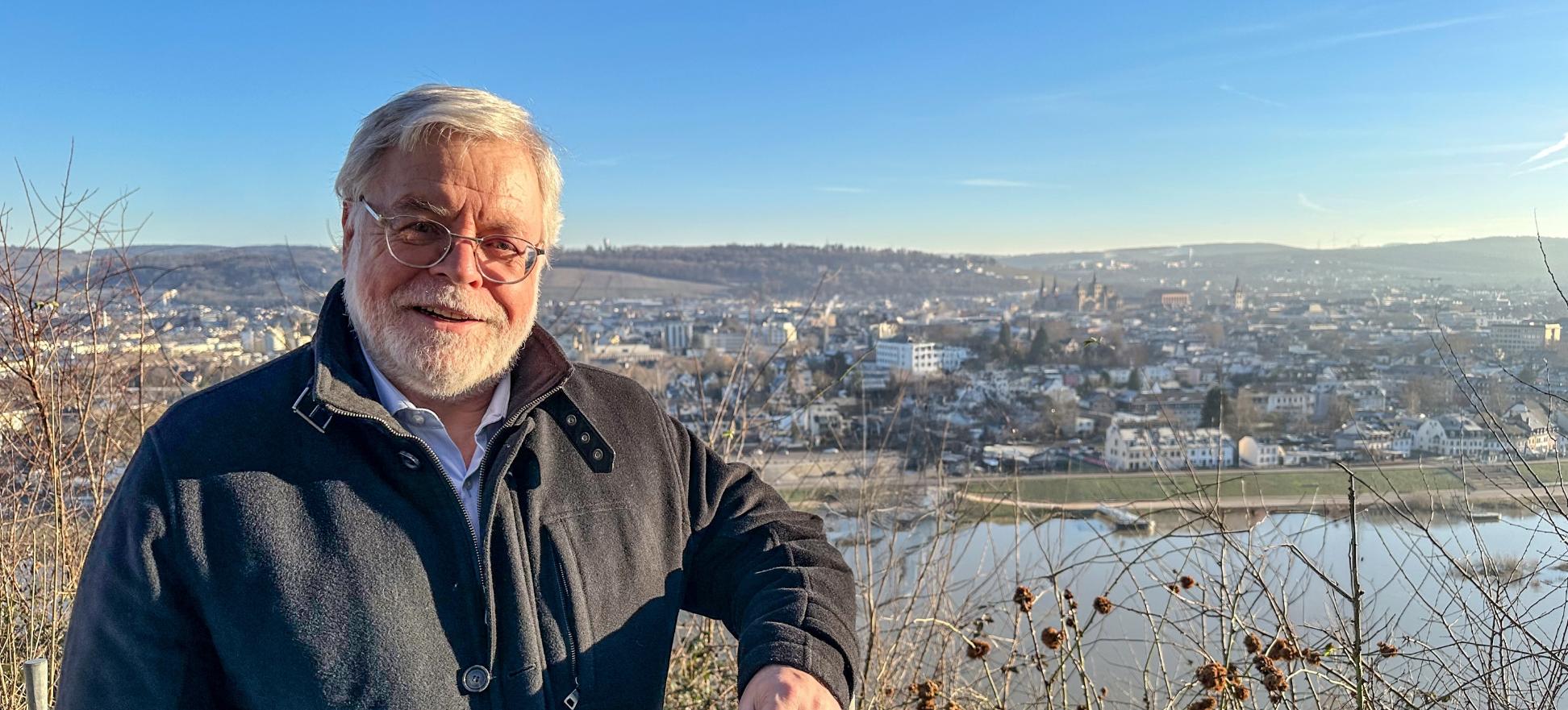 Hoch über der Stadt Trier blickt Dr. Bernd Kettern auf sein Lebenswerk zurück.